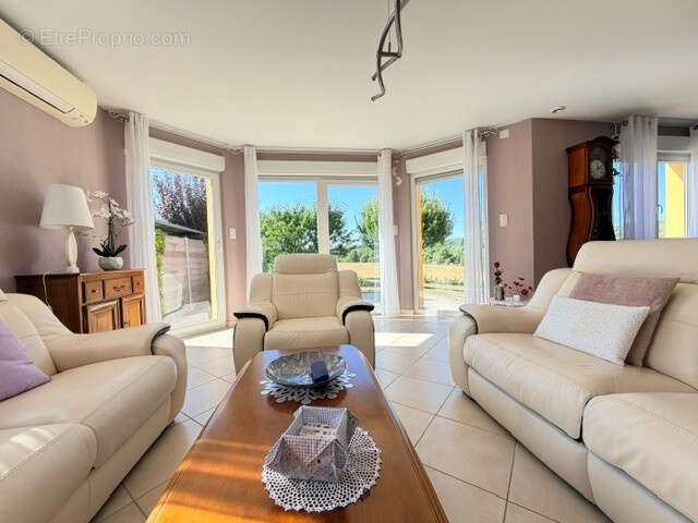 EXCLUSIF ESSERT - Belle maison T6 parfaitement entretenue sur 10,75 ares au calme. (REF VB3794) - photo 5