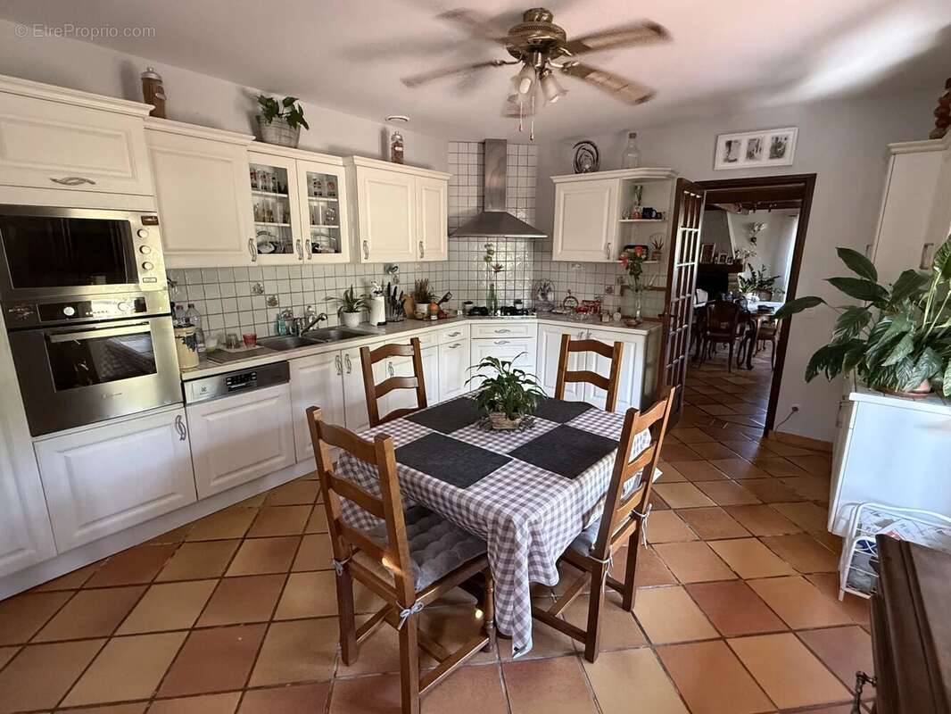 À 5 minutes de Nogaro, maison T4 de plain-pied avec 146 m² de dépendances, au calme, sur un terrain clos et arboré de 4 938 m² - photo 12