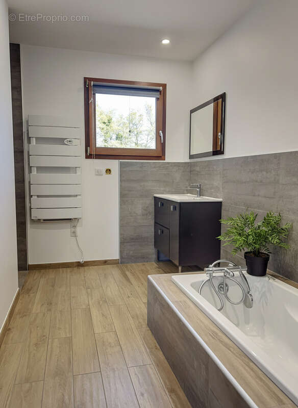 Maison à CHEZENEUVE