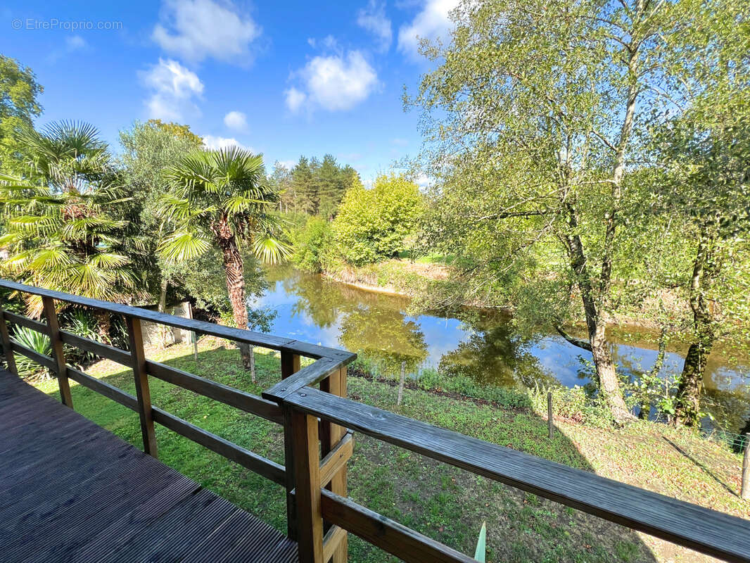 Maison à LE BOURG-D'IRE