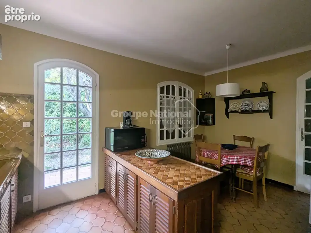 Toulon est bas faron - villa t5 sur deux niveaux de 166 m² -  garages - terrain de 750m² - photo 7