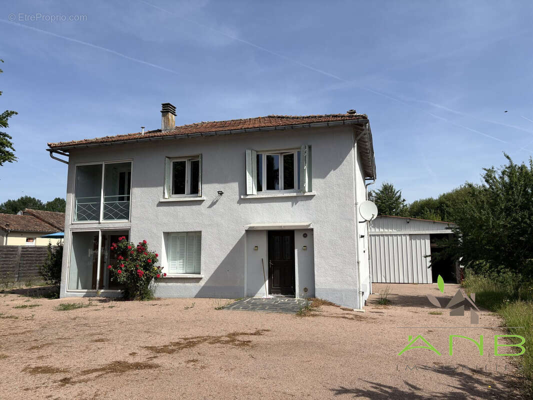 Maison à PIEGUT-PLUVIERS