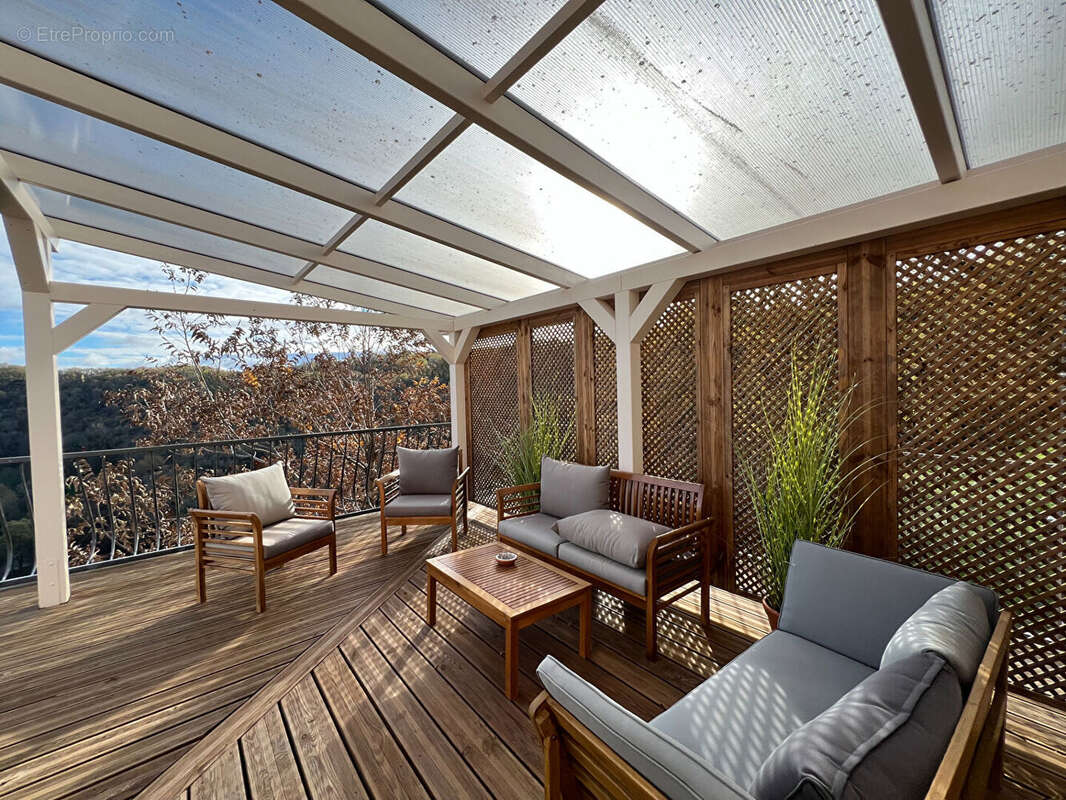 Maison entièrement restaurée avec vue exceptionnelle sur les hauteurs. - photo 16