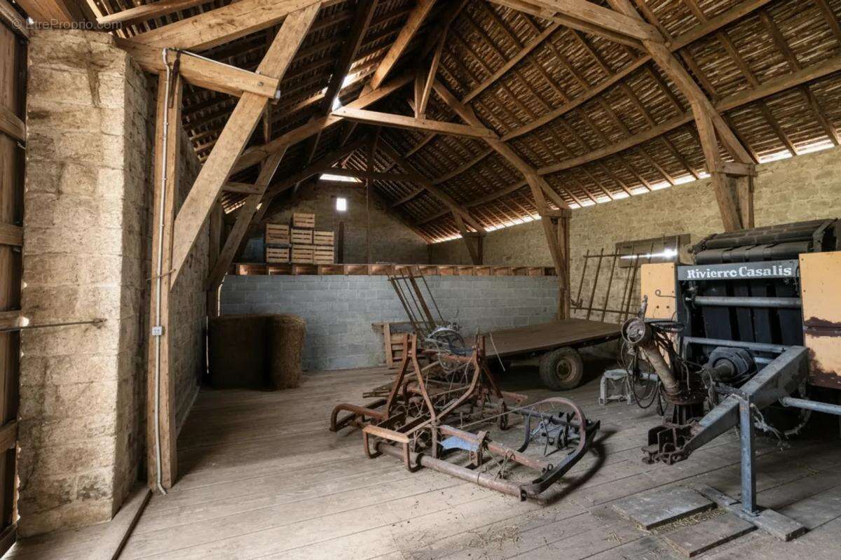 Maison en pierre avec étang et vastes dépendances - photo 17