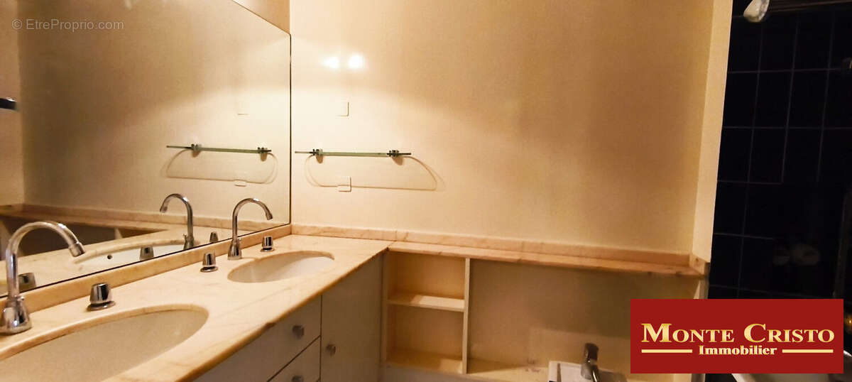 SDB - Appartement à VERSAILLES