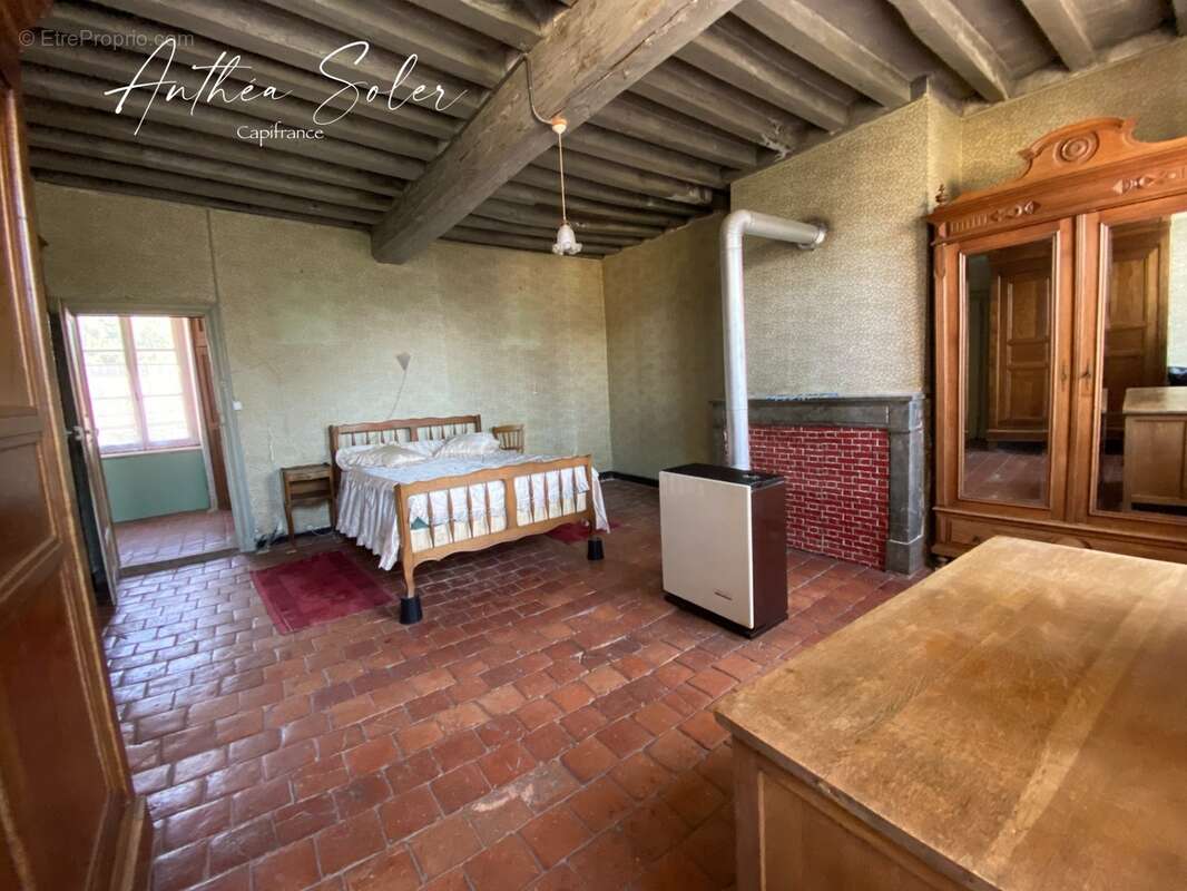 Ancien corps de ferme du XVIIIᵉ – 130 m², dépendances et plus de 4 000 m² de terrain - photo 6