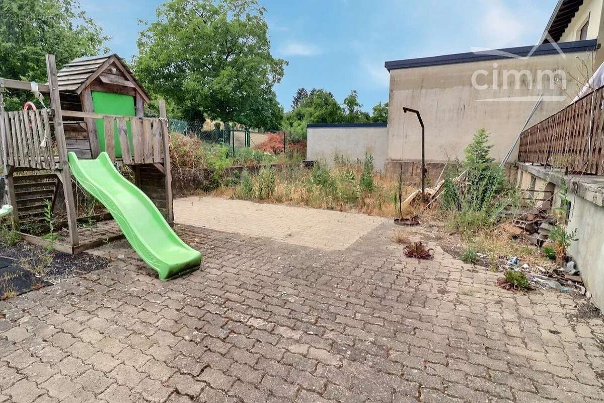 Maison mitoyenne de 200 m² à rénover avec jardin à ALSTING - photo 7