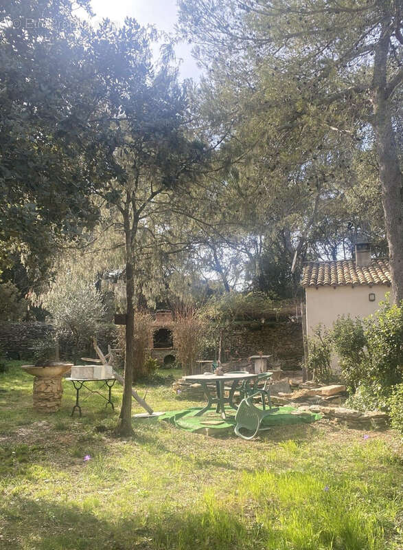 A Vendre sur Terrain de 1700m2 Mazet Style Villa Secteur les Hauts de Nimes - photo 2