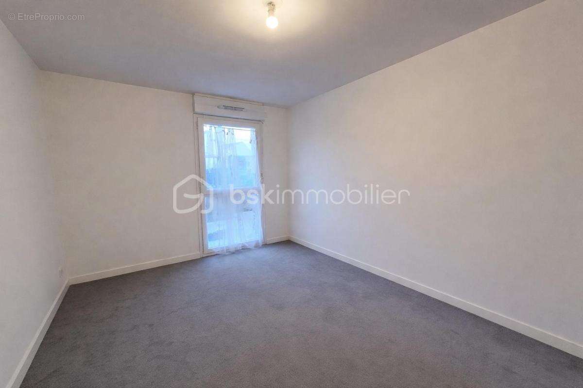 Appartement à COURCOURONNES