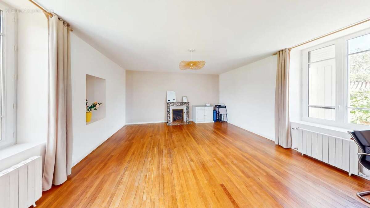 Maison à NEUVILLE-DE-POITOU