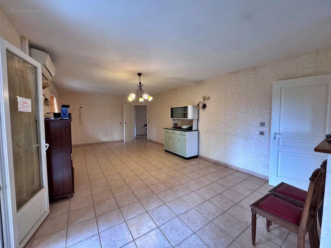 Maison à MONTBOUCHER-SUR-JABRON