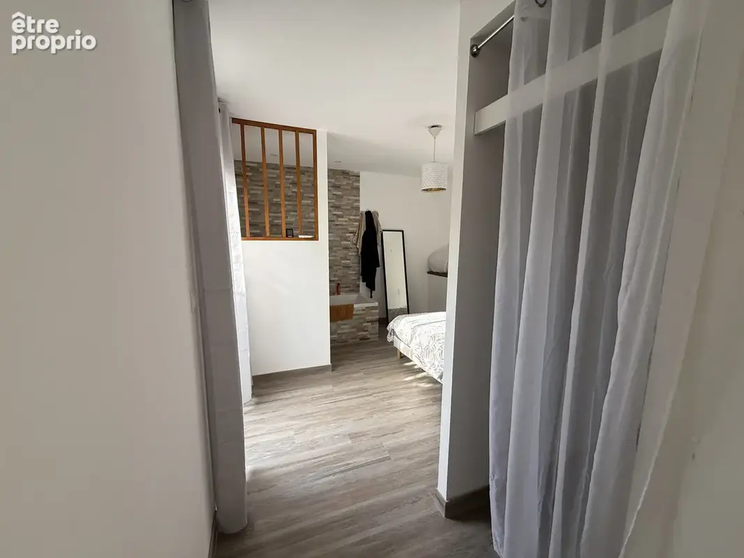 Maison familiale rénovée avec piscine, garage et stationnement camping-car. - photo 10