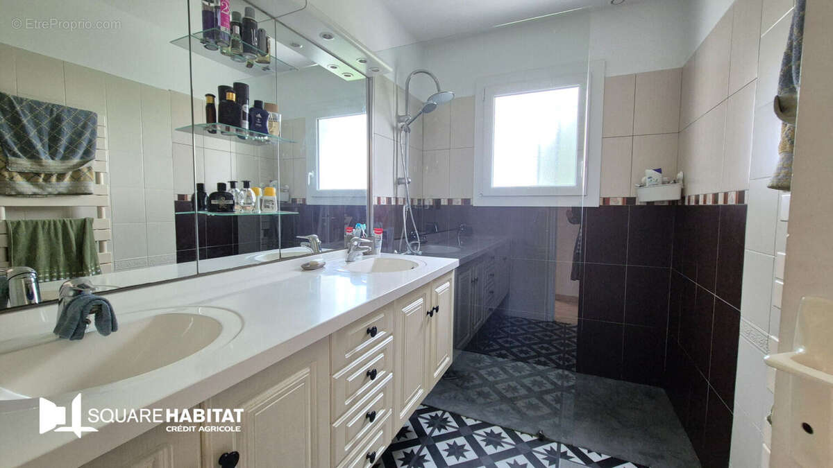 Maison à SAINT-MACAIRE-EN-MAUGES