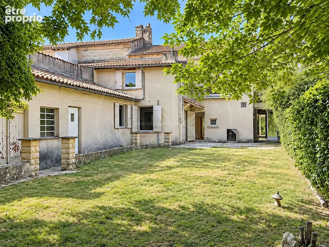 Maison en pierre dans un village en bord de rivière - photo 3