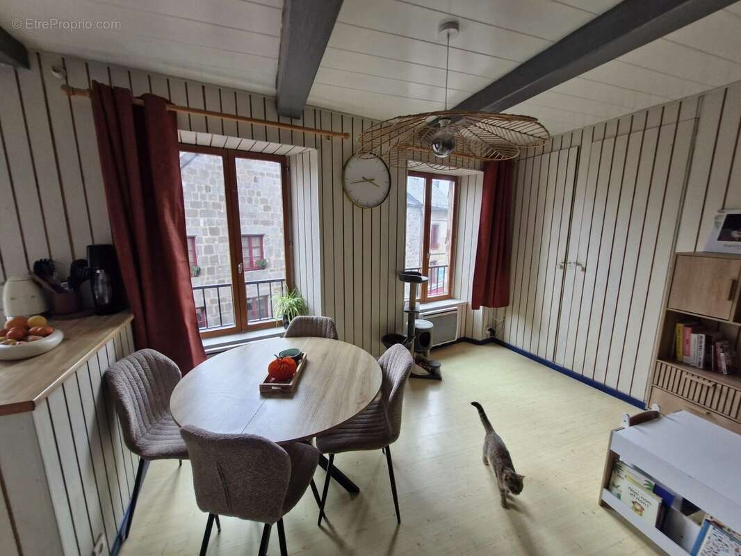 Commerce à BESSE-ET-SAINT-ANASTAISE