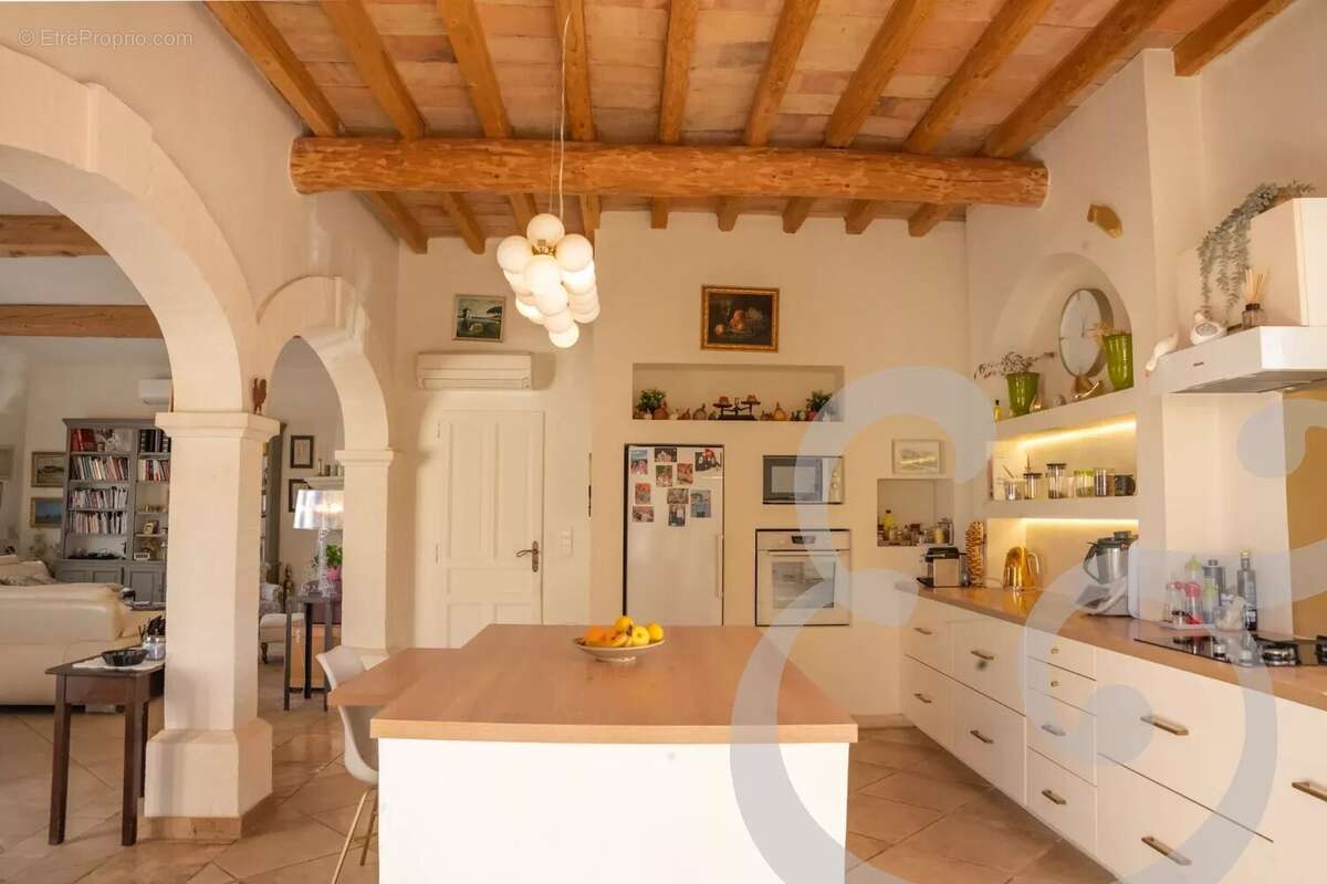 Maison à FONTVIEILLE