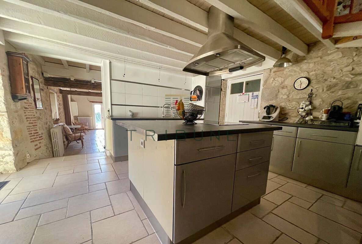 Maison à COLAYRAC-SAINT-CIRQ