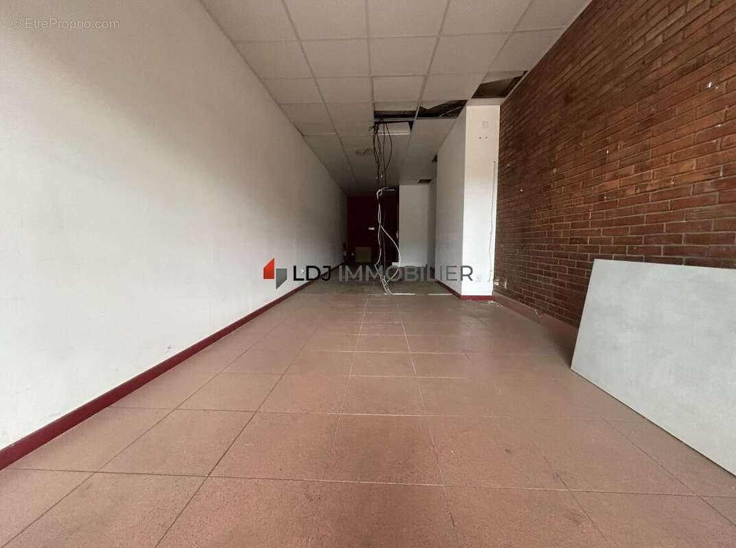 Commerce 37 m² à Amelie-Les-Bains-Palalda  - photo 3