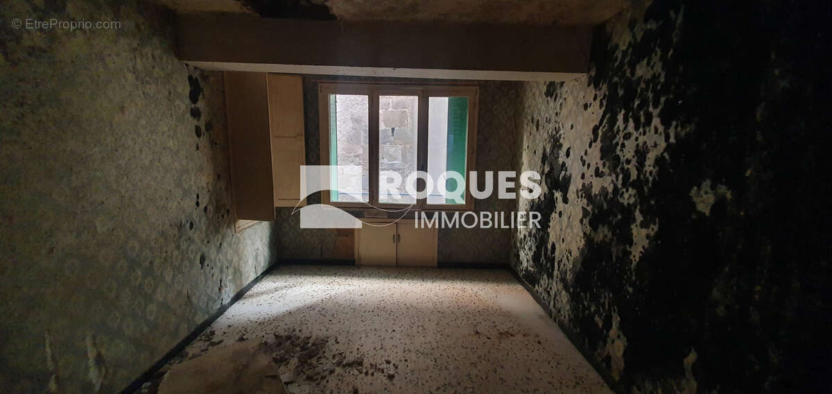 Lodève centre, Appartement à rénover, 3 pièces, 57 m2 habitables, 1e étage, plus garage et cave - photo 7