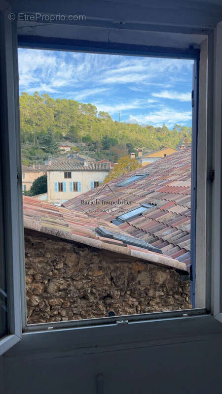 Appartement à VARAGES