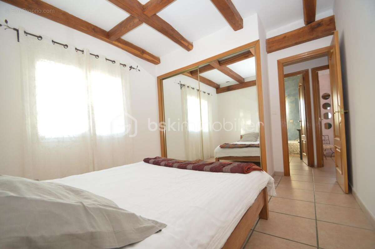 A PIA Villa T5 avec piscine et garage – Cadre calme et privilégié - photo 13