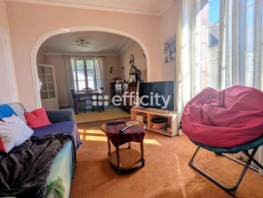 Maison à LE LARDIN-SAINT-LAZARE