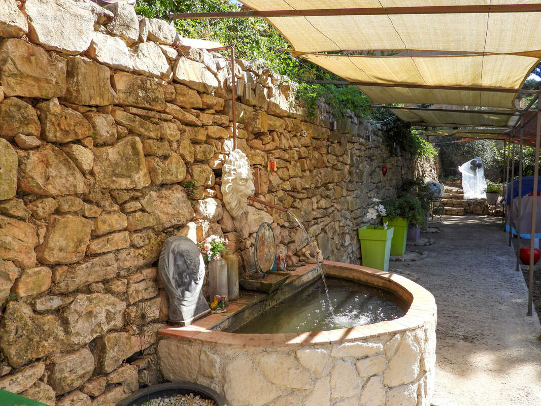 Maison à ENTRECASTEAUX