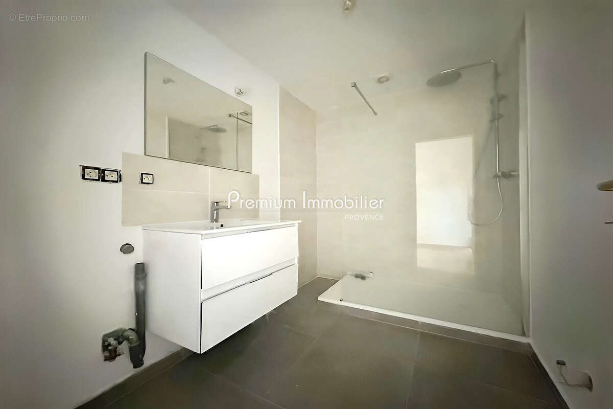 Appartement à LE PUY-SAINTE-REPARADE