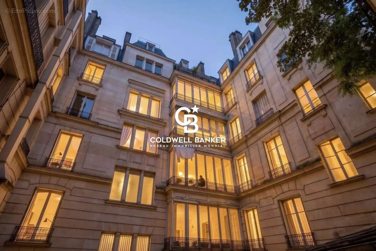 Appartement  dans un  immeuble haussmannien de grand standing - photo 5