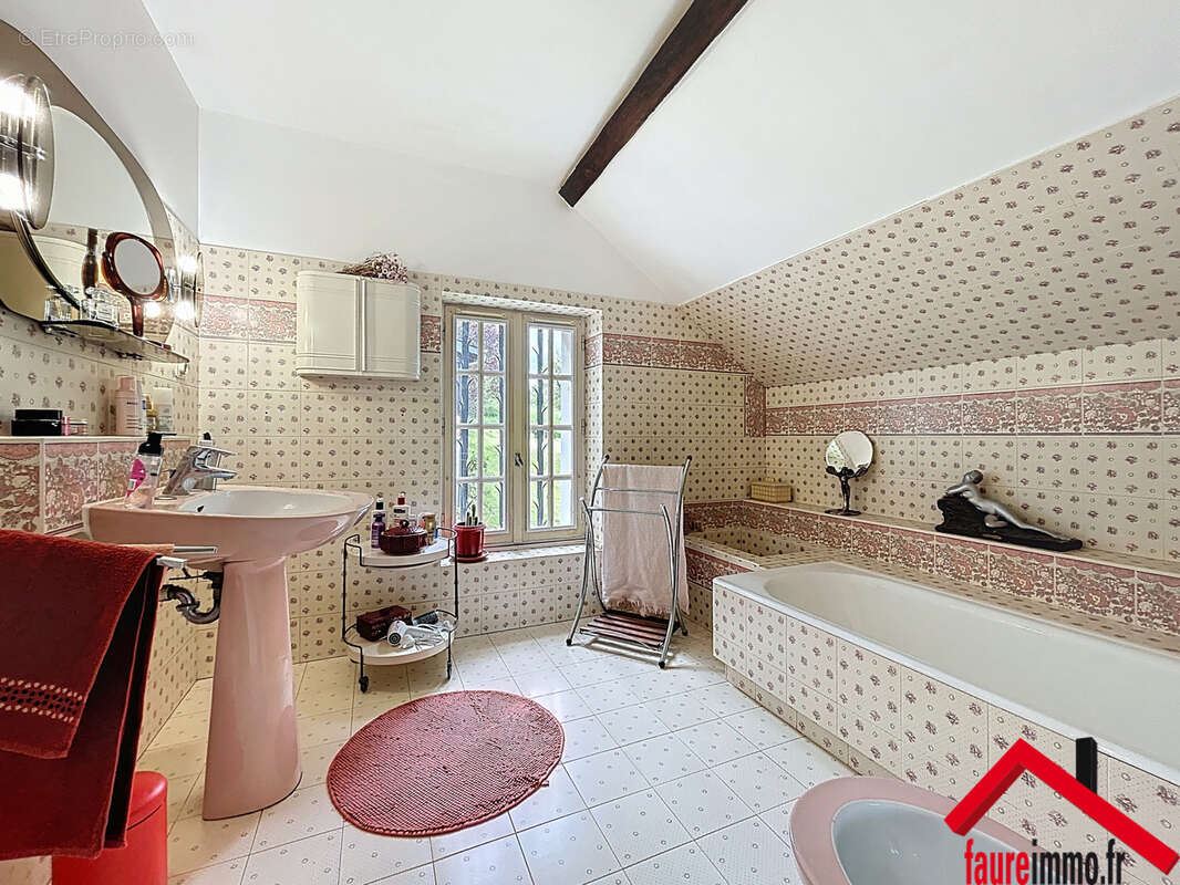 Maison à BRIGNAC-LA-PLAINE