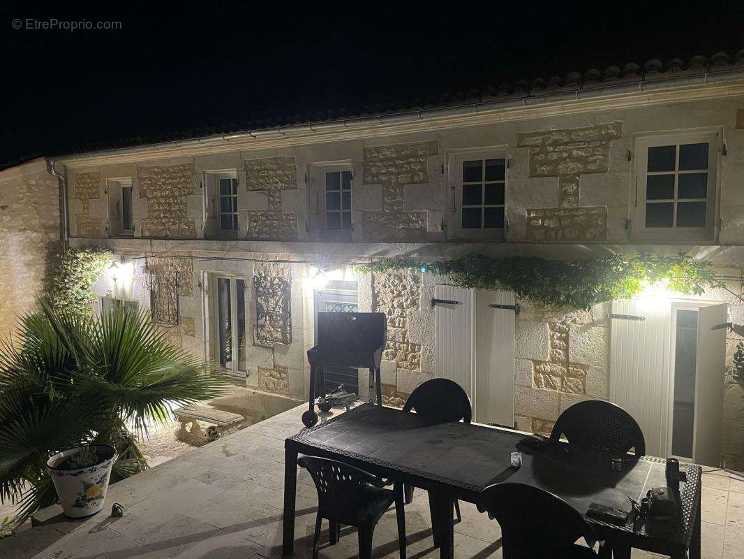 Maison 227 m² à Saint-Vaize  - photo 6