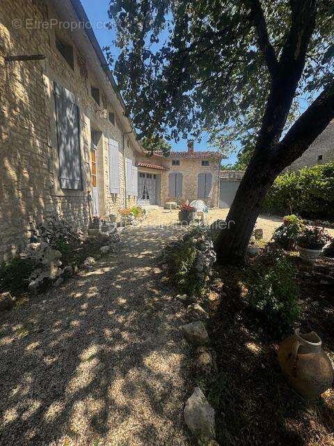 Maison à SALLES-DE-VILLEFAGNAN