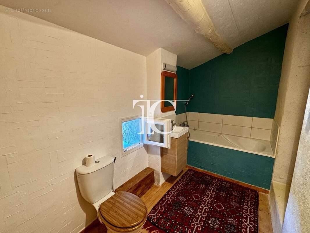 Maison à BERRIAS-ET-CASTELJAU