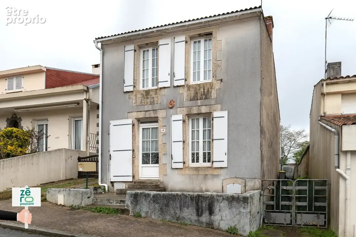 Maison à rénover au Champ-Saint-Père   Centre-bourg, jardin clos de murs, dépendance et potentiel de 2 chambre - photo 20