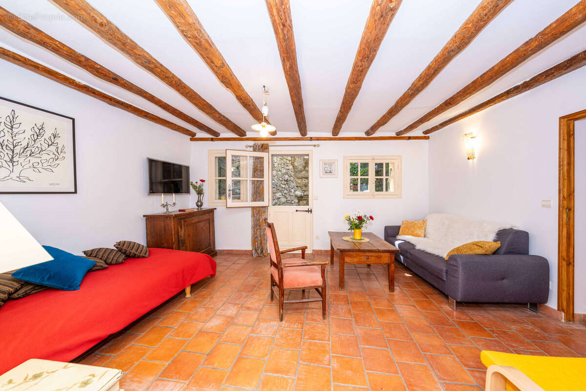 Appartement à TOURRETTES-SUR-LOUP