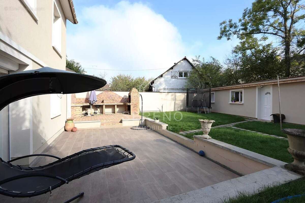 Maison à CHAMPS-SUR-MARNE