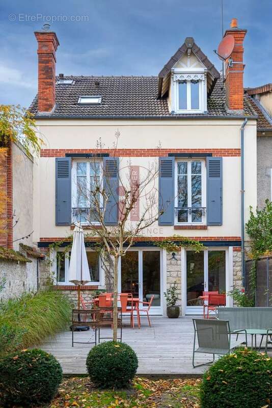 Maison à FONTAINEBLEAU
