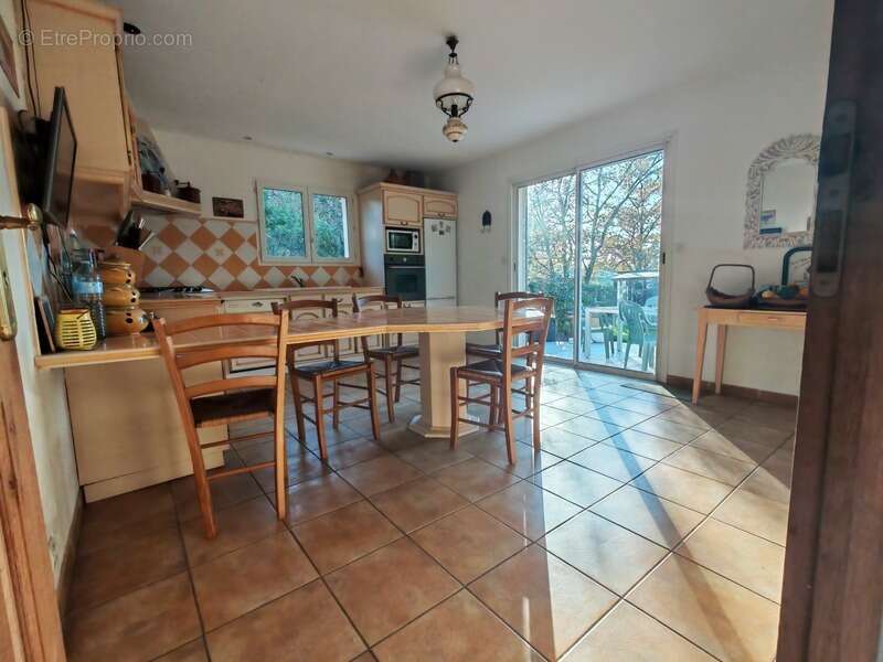Maison à SAINT-CHRISTOPHE-DE-DOUBLE