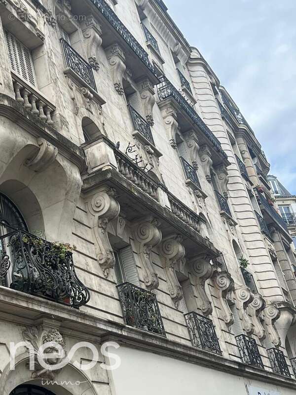 Appartement à PARIS-16E