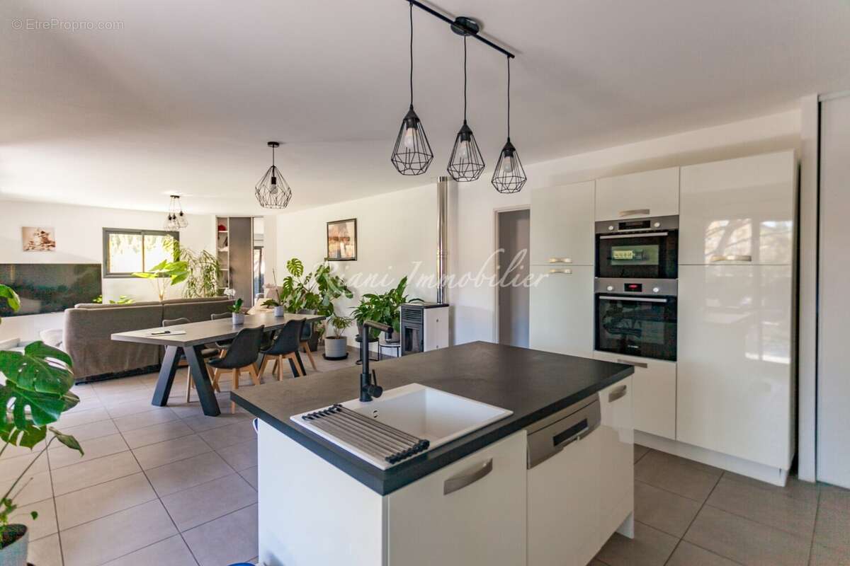 Maison 4 pièces 102 m² à vendre à L'isle-Sur-La-Sorgue (84800) - photo 5