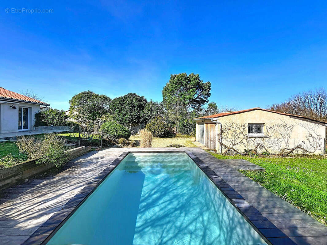 Maison à BLANQUEFORT