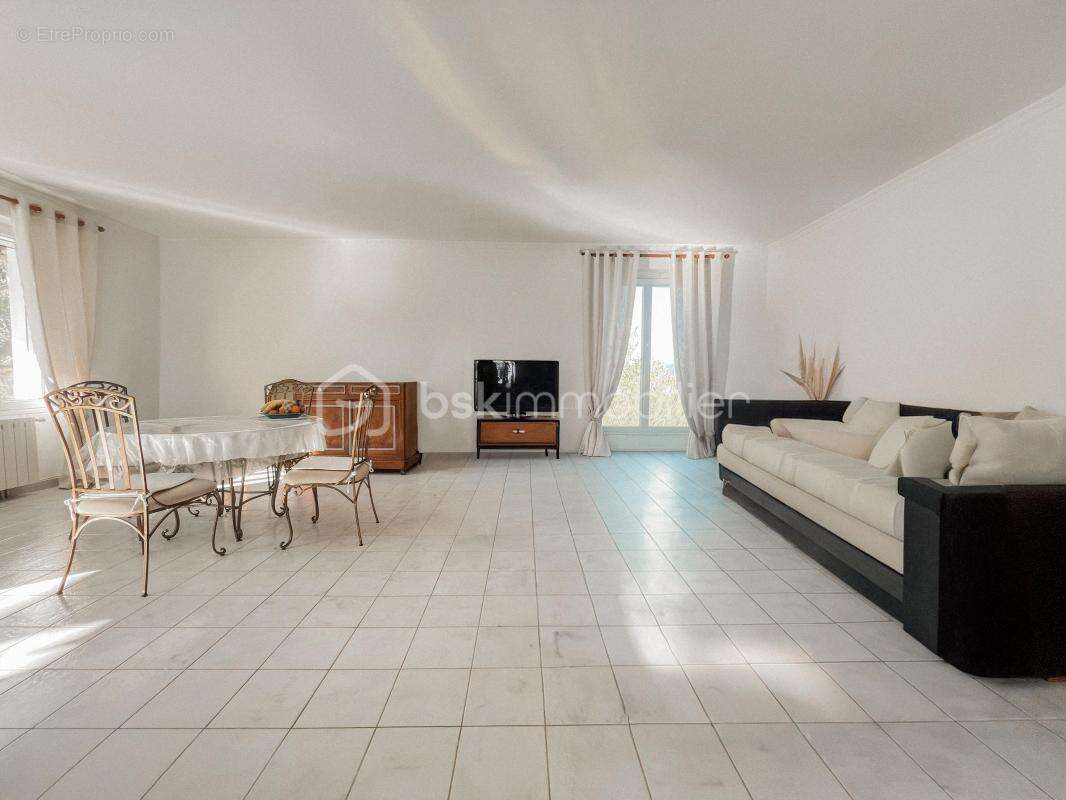 Maison à SAINT-HILAIRE-DE-BRETHMAS