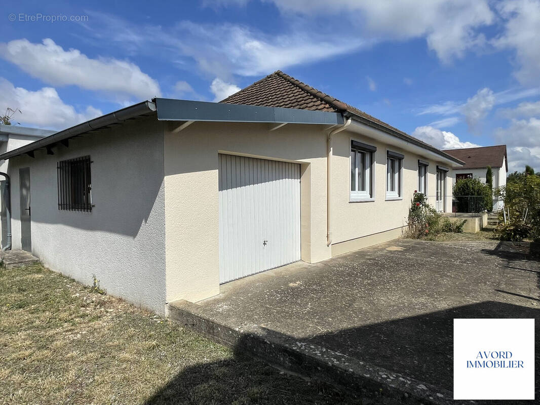 Maison à AVORD