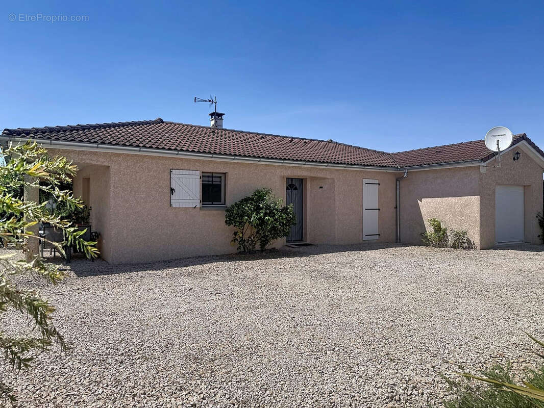 Maison de plain-pied de 109,5 m2 sur terrain constructible de 1 026 m2 - photo 2