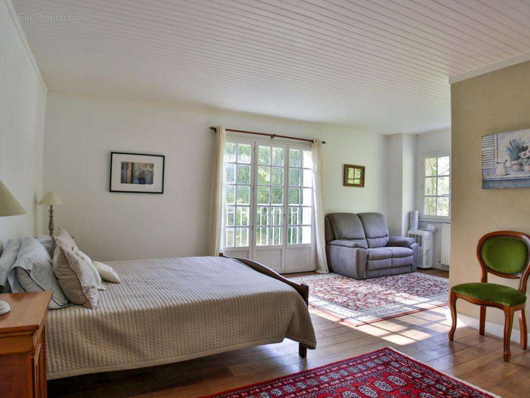 Maison à VIC-FEZENSAC