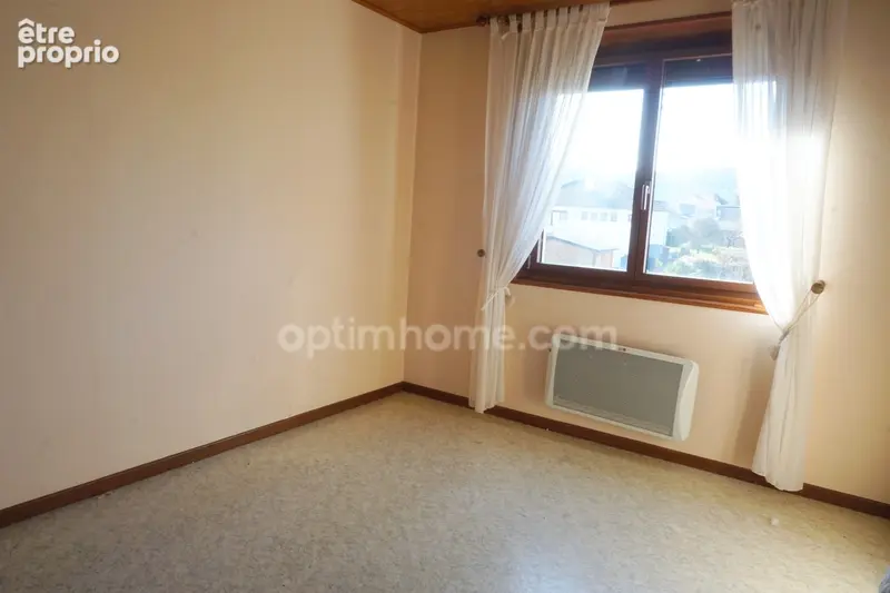 Maison de 155 m² à vendre en excellent état, 4 chambres, 6 pièces et spacieux garage - photo 12