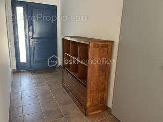 Vaste maison d'Architecte de plain-pied avec grenier aménageable sur 1521 m² de terrain - photo 2