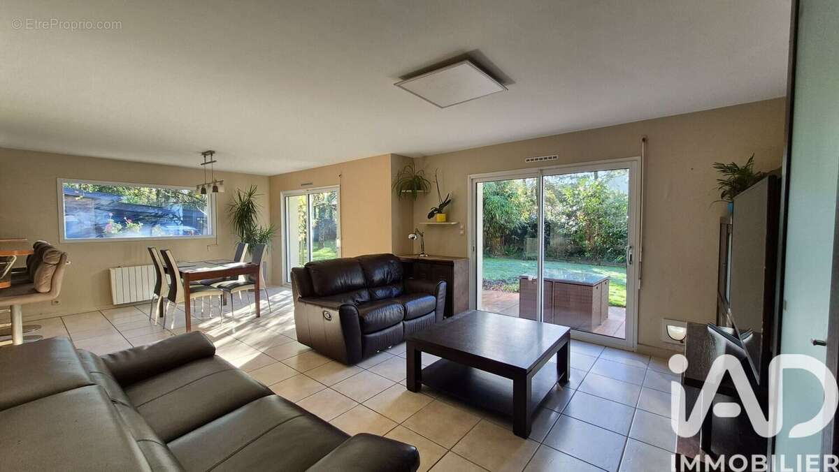 Photo 2 - Maison à LANDEVANT