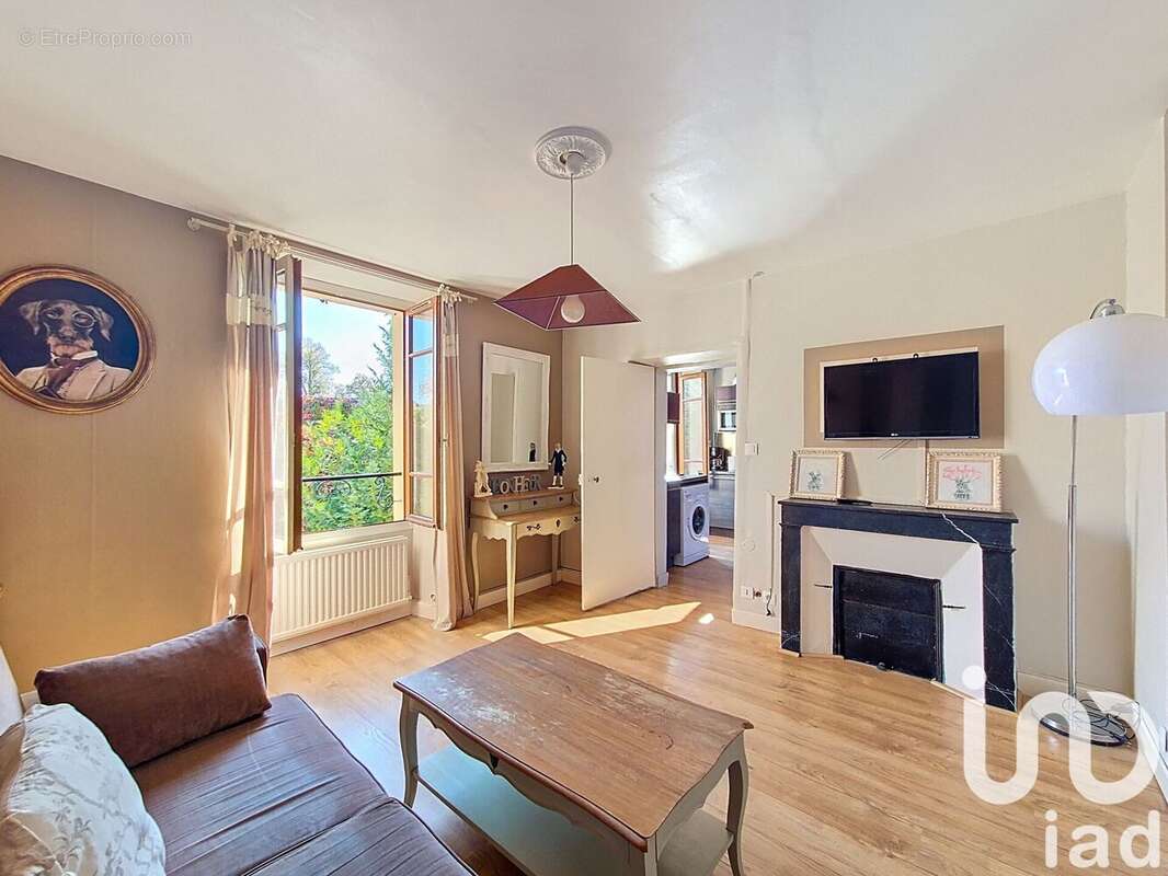 Photo 3 - Appartement à DAMPIERRE-EN-YVELINES