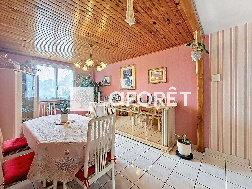 Maison à MOISSY-CRAMAYEL